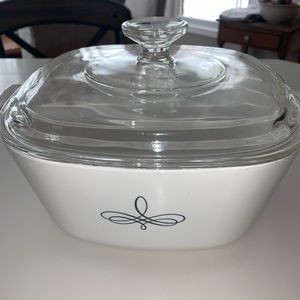 CORNING WARE Black Trefoil 2 1/2 Quart Casserole